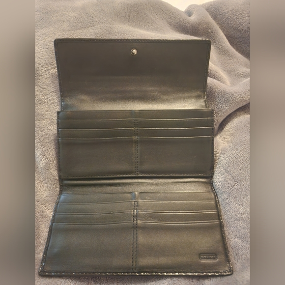 Coach Signature Wallet - Picture 6 of 8